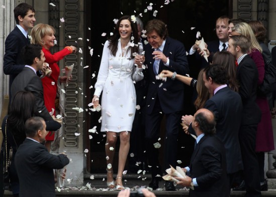 Chuva de pétalas no casamento de Nancy Shevell e Paul McCartney.