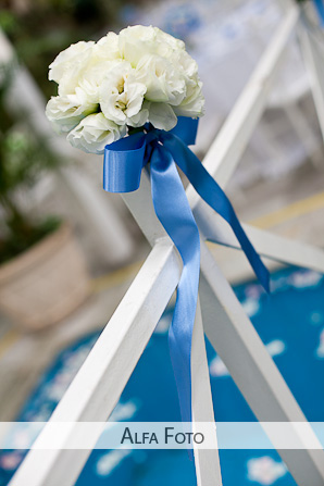 editorial Mount Vesuvius hose Casamento florido azul e branco - Planejando Meu Casamento