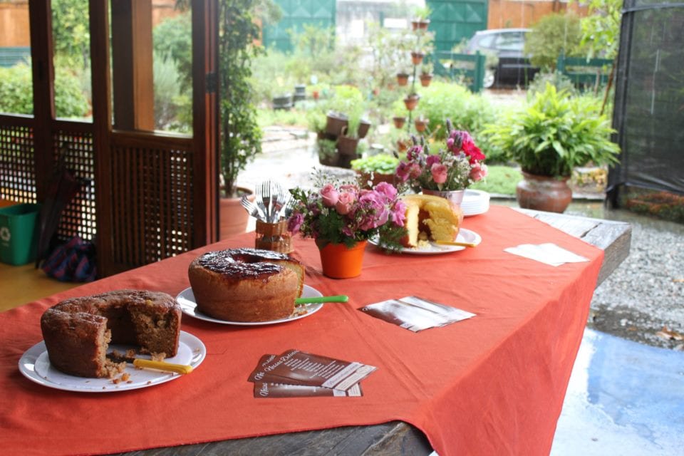 Festa com bolos caseiros (noivado, chá de panela etc.). Foto: Bolo À Toa.