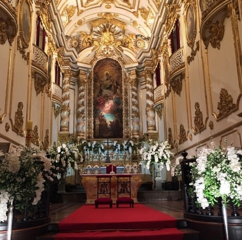 Decoração da igreja no casamento de Preta Gil e Rodrigo Godoy.