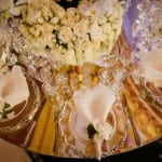 Mesa do jantar, com prataria e prendedor de guardanapo. Casamento ostentação do casal milionário Djalma e Priscila. Foto: Celso Junior e Ueslei Marcelino.