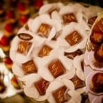 Chocolate personalizado com iniciais dos noivos. Casamento ostentação do casal milionário Djalma e Priscila. Foto: Celso Junior e Ueslei Marcelino.