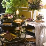 Mesa de doces para casamento com Love e torre de macarons. Decoração de Filiz Flores. Foto: Planejando Meu Casamento.