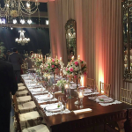 Decoração da mesa de jantar do casamento de Wesley Safadão e Thyane Dantas.