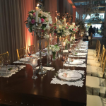Decoração da mesa de jantar do casamento de Wesley Safadão e Thyane Dantas.
