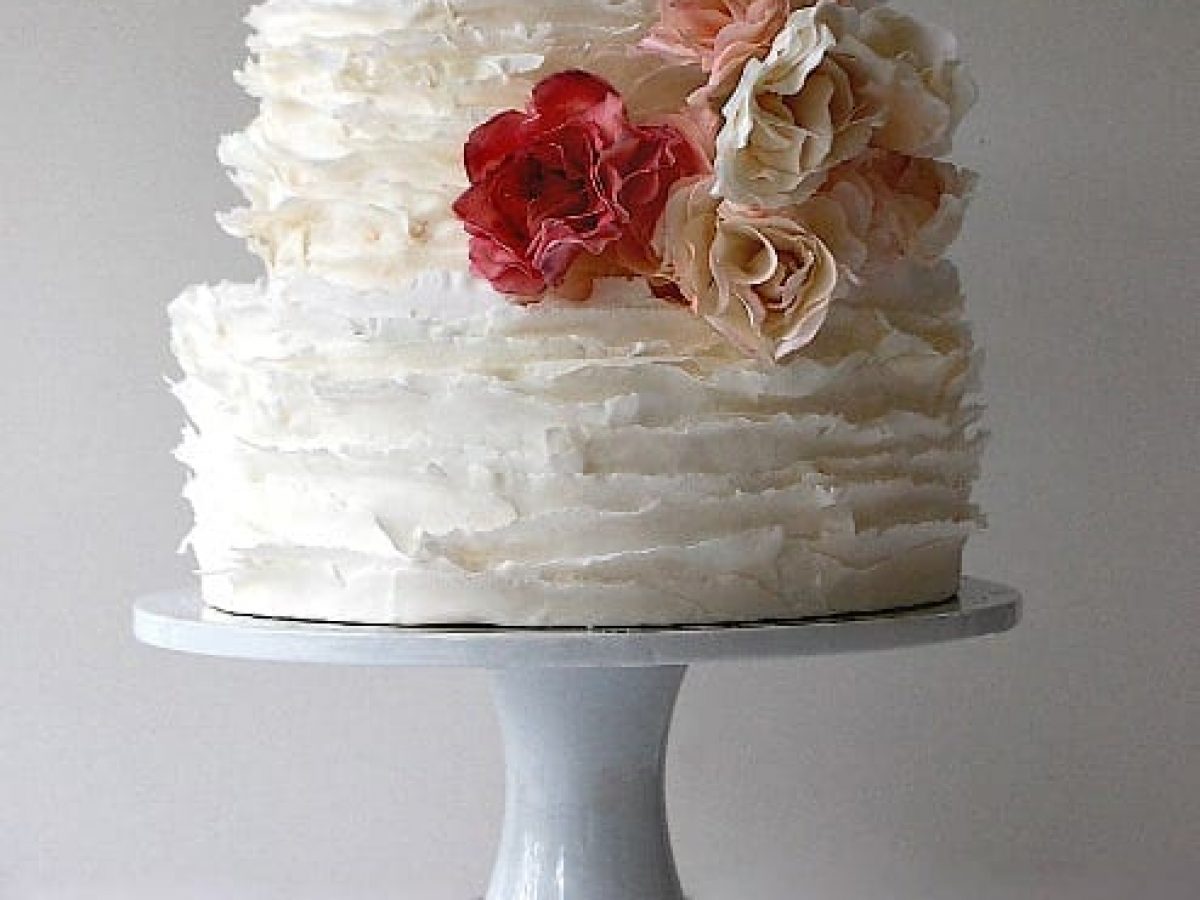 Como fazer flores de pasta americana para bolo de casamento Bolo Lindo Todo Em Pasta Americana Para Um Casamento Flores De Acucar Wedding Cake Anniversary Cake Cake Pearl Anniversary