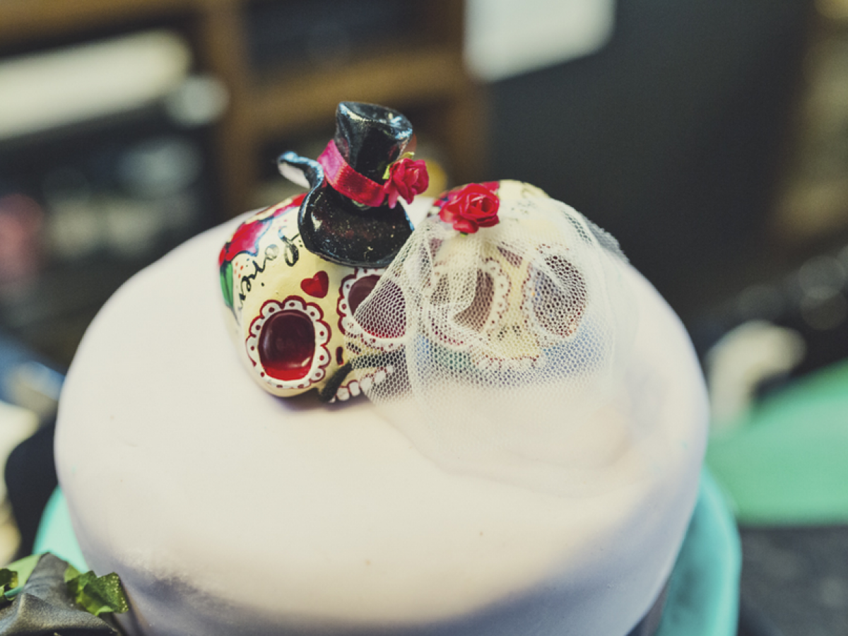 Noivinhos De Topo De Bolo Caveiras Mexicanas Planejando Meu Casamento Caveira maxicana #caveira #caveira_mexicana #decoração #mexicana #roso #sérgio #sérgio_massuia. bolo caveiras mexicanas planejando