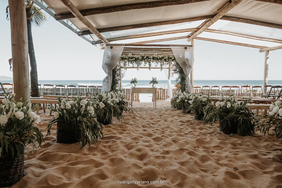 Espaços para casamento na praia em Maresias: Luai Cabanas. Foto: Rodrigo Cypriano. Veja mais locais no site Planejando Meu Casamento ( www.planejandomeucasamento.com.br ).